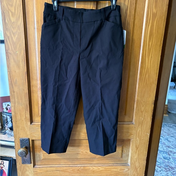 Reitmans Black High Rise Capris - Picture 3 of 3